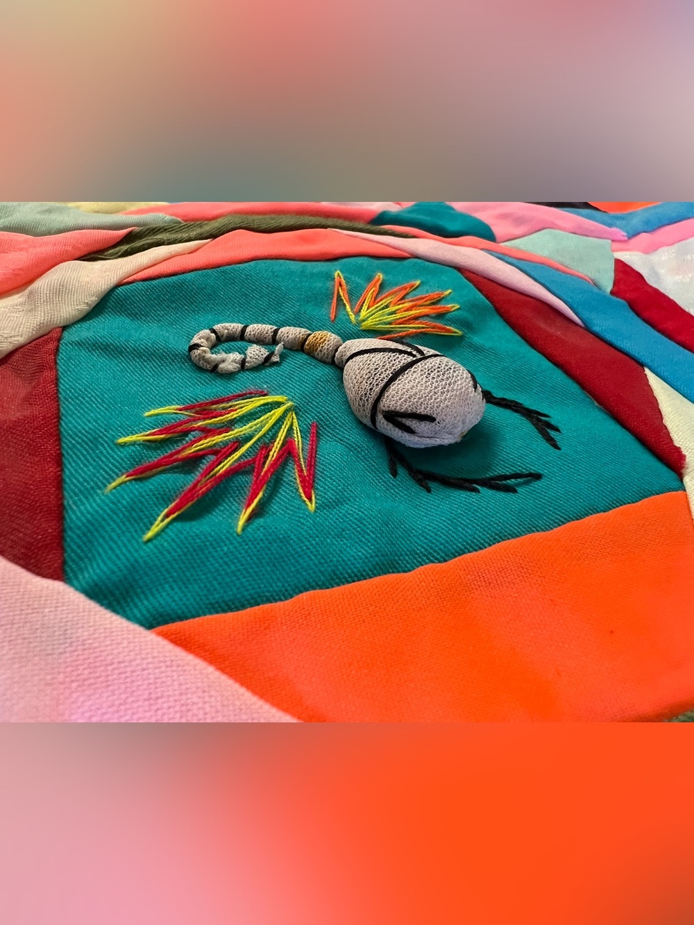 Creepy Critters Bai Jia Bei 3D Appliqués 5-Poisons Wu Du Crinkle Quilt 55.5x34” - Picture 4 of 10